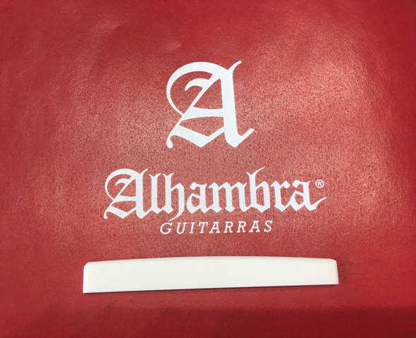 Фото Порожек нижний для классической гитары Alhambra 9.658