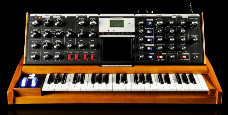 Фото Синтезатор Moog Minimoog Voyager Performer Edition