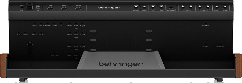 Фото Аналоговый 4-х голосный полифонический синтезатор BEHRINGER MONOPOLY