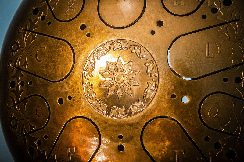 Фото KSY.35.C.e2 Глюкофон 35см, гравировка «Гороскоп», полукруглые лепестки, Ля-минор, Kosmosky